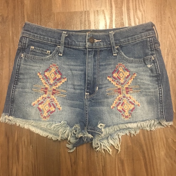 Boho Floral Crop Top & Hollister Short Shorts - Picture 6 of 8